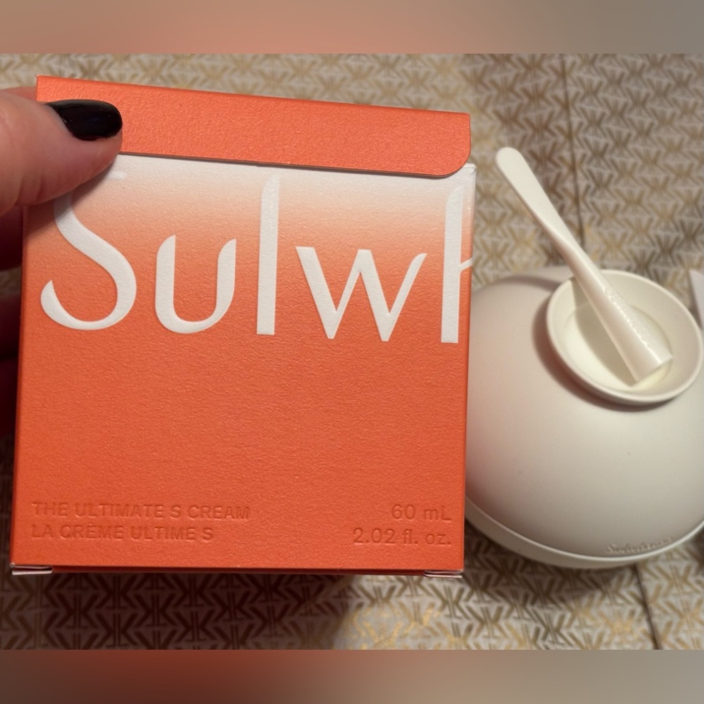 SULWHASOO  Ultimate S Cream 60mL - 2.0oz
 LA CRÉME ULTIME S


NEW BOX SEALED
